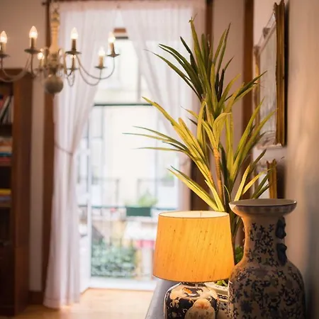 Classic Downtown Apartment