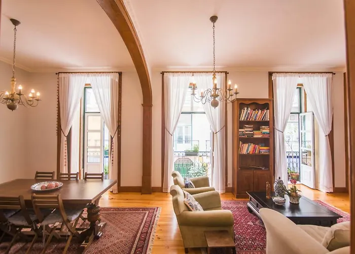 Classic Downtown Apartment *