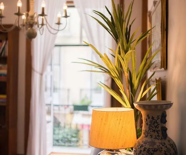 Classic Downtown Apartment