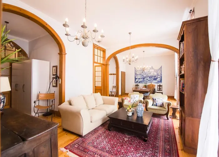 Classic Downtown Apartment