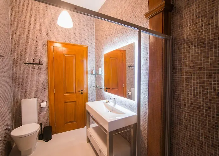 Classic Downtown Apartment *