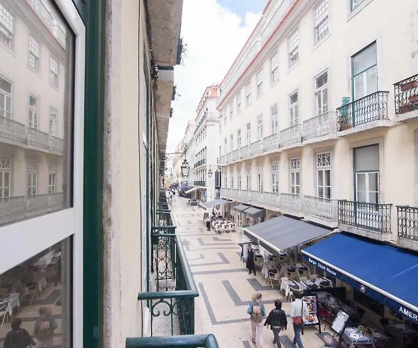 Classic Downtown Apartment