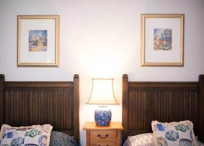 Classic Downtown Apartment *